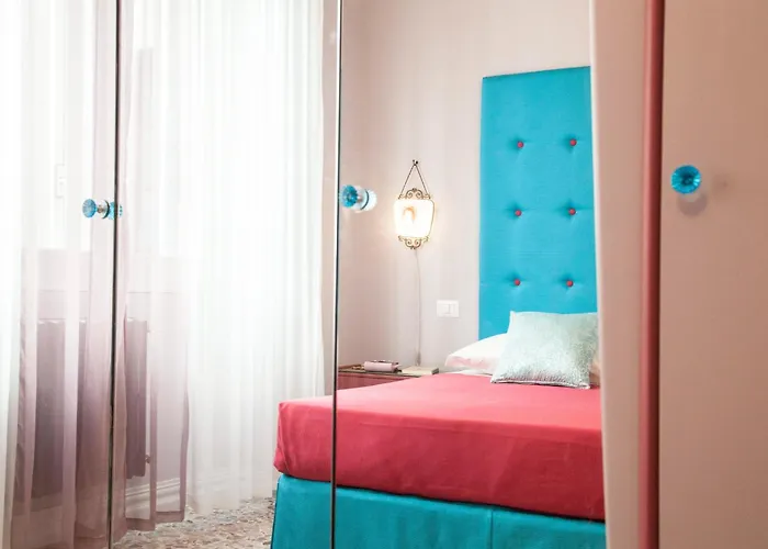 Naftalina Rooms